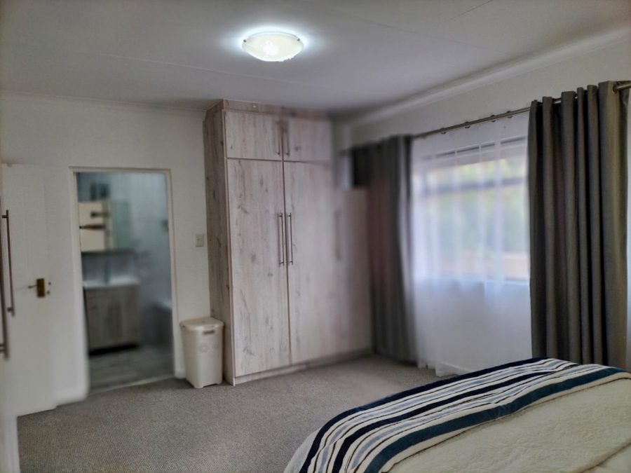 5 Bedroom Property for Sale in Fraaiuitsig Western Cape